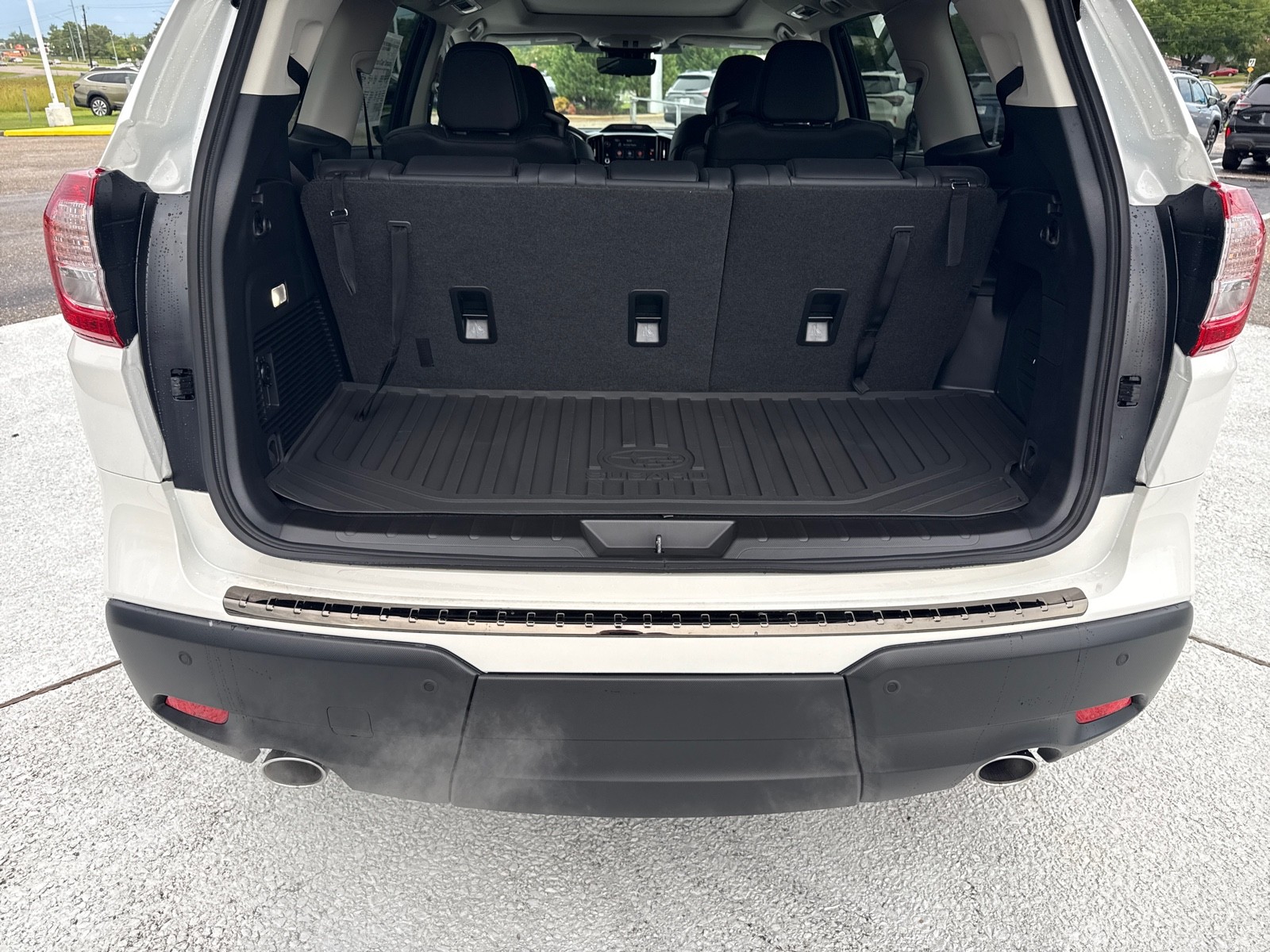 2025 Subaru Ascent Onyx Edition Touring photo 3