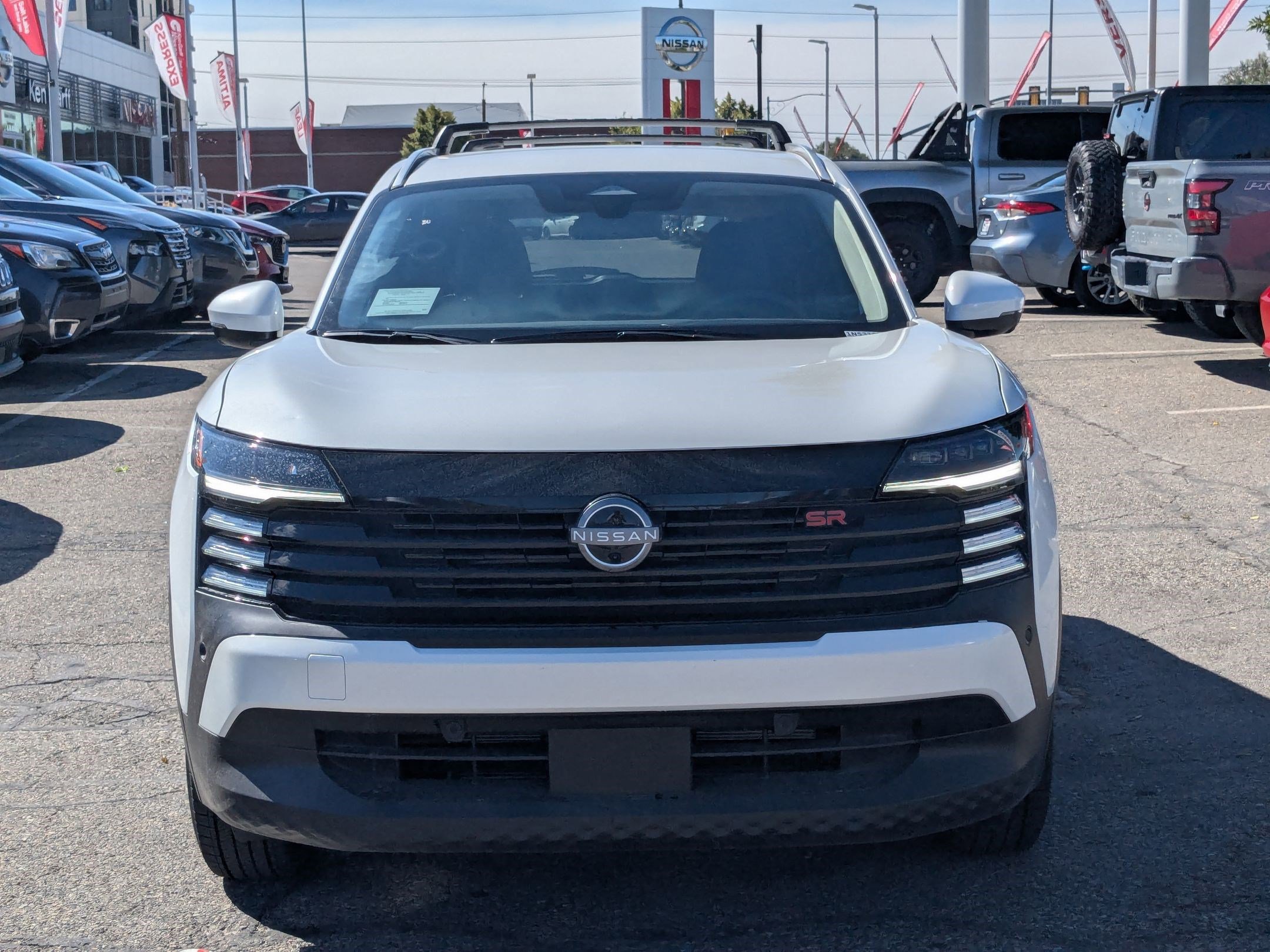 2025 Nissan Kicks SR photo 2