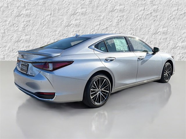 2025 Lexus ES 300h photo 3