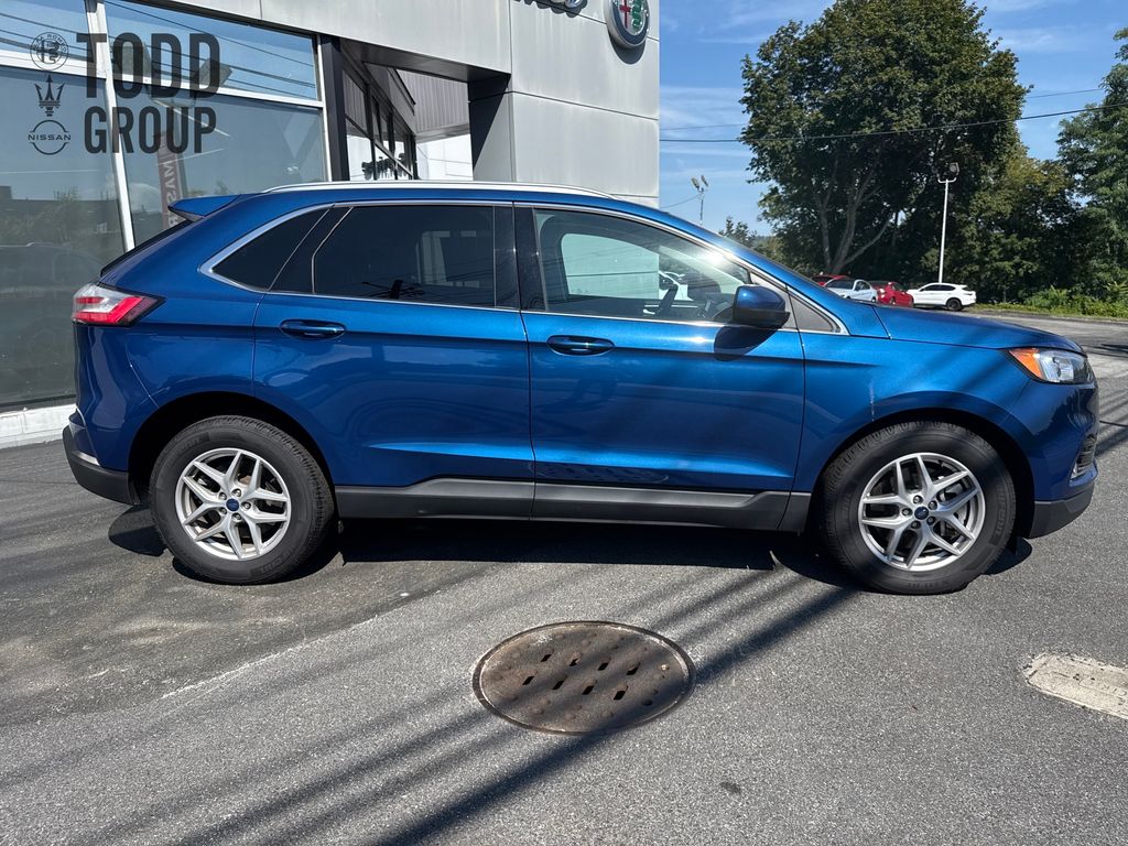 2022 Ford Edge SEL photo 4