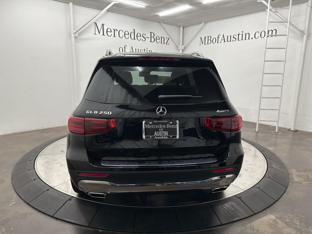 2026 Mercedes Benz GLB 250 4MATIC photo 6