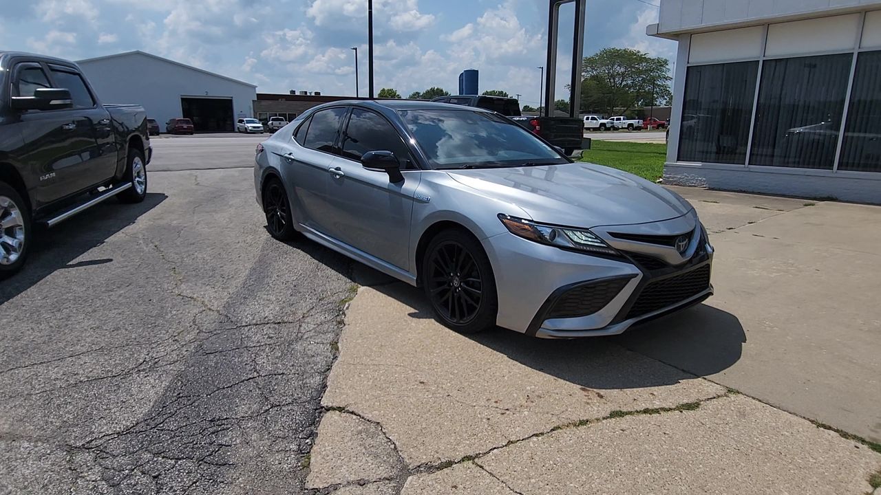 2021 Toyota Camry Hybrid XSE photo 2
