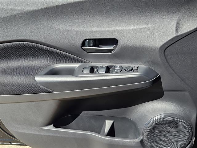 2025 Nissan Kicks Play S photo 16