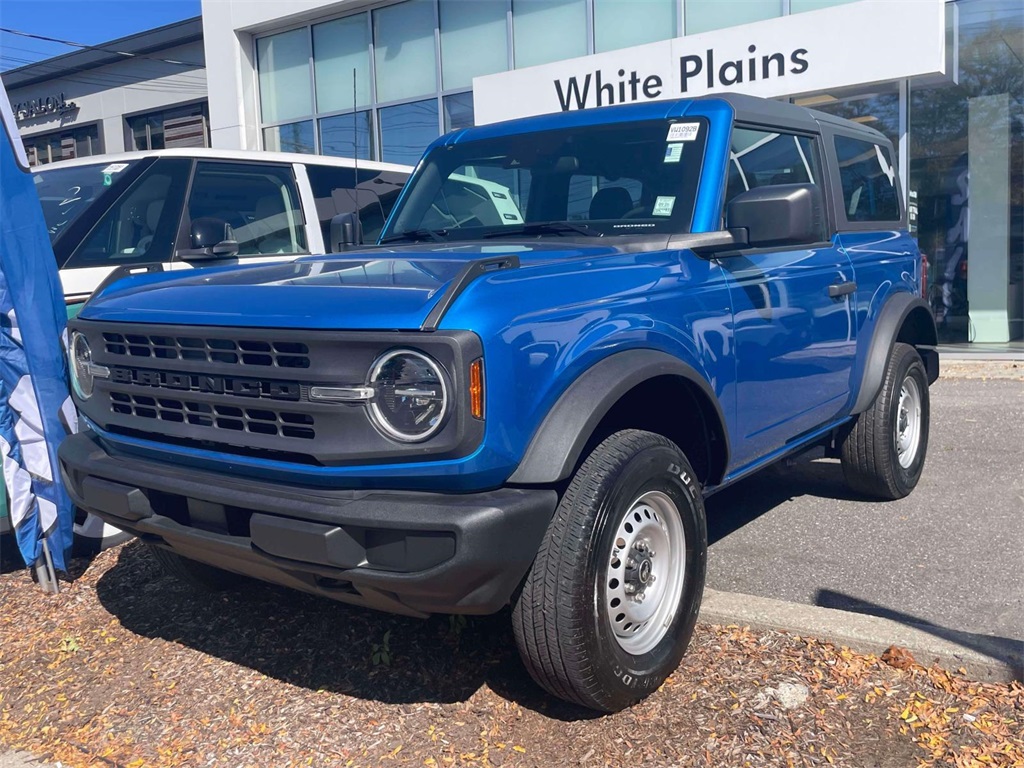 2023 Ford Bronco Base photo 3