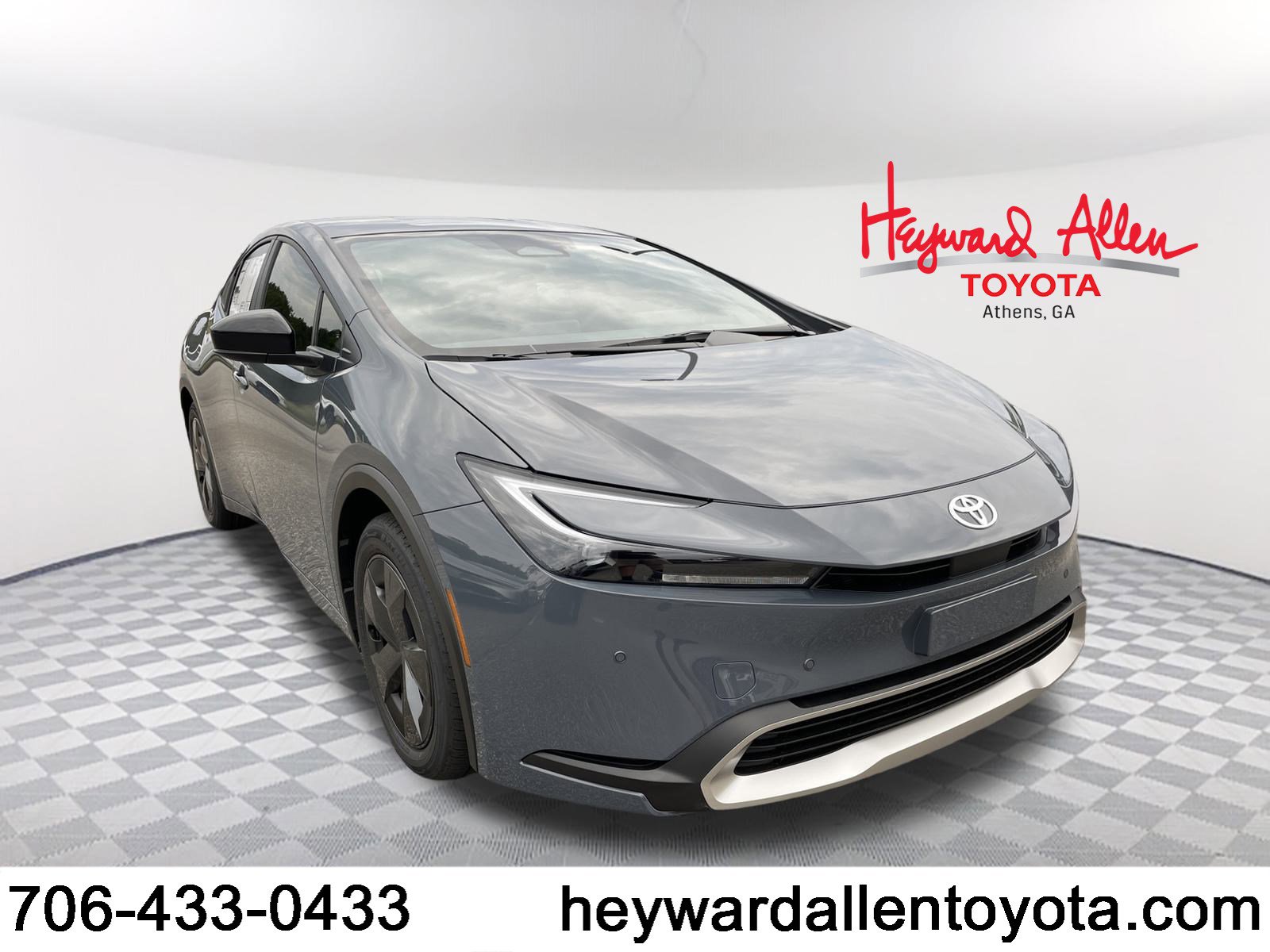 2026 Toyota Prius SE's photo