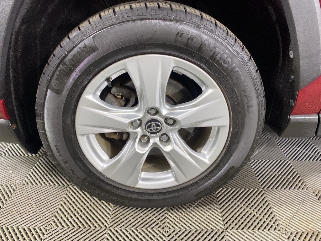 2020 Toyota RAV4 Hybrid LE photo 9