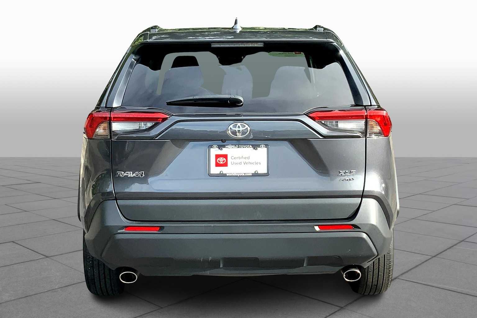 2023 Toyota RAV4 XLE photo 3
