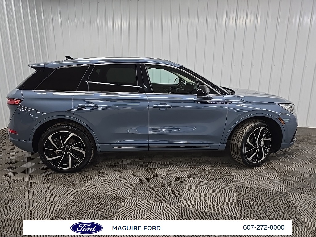 2024 Lincoln Corsair Grand Touring photo 2