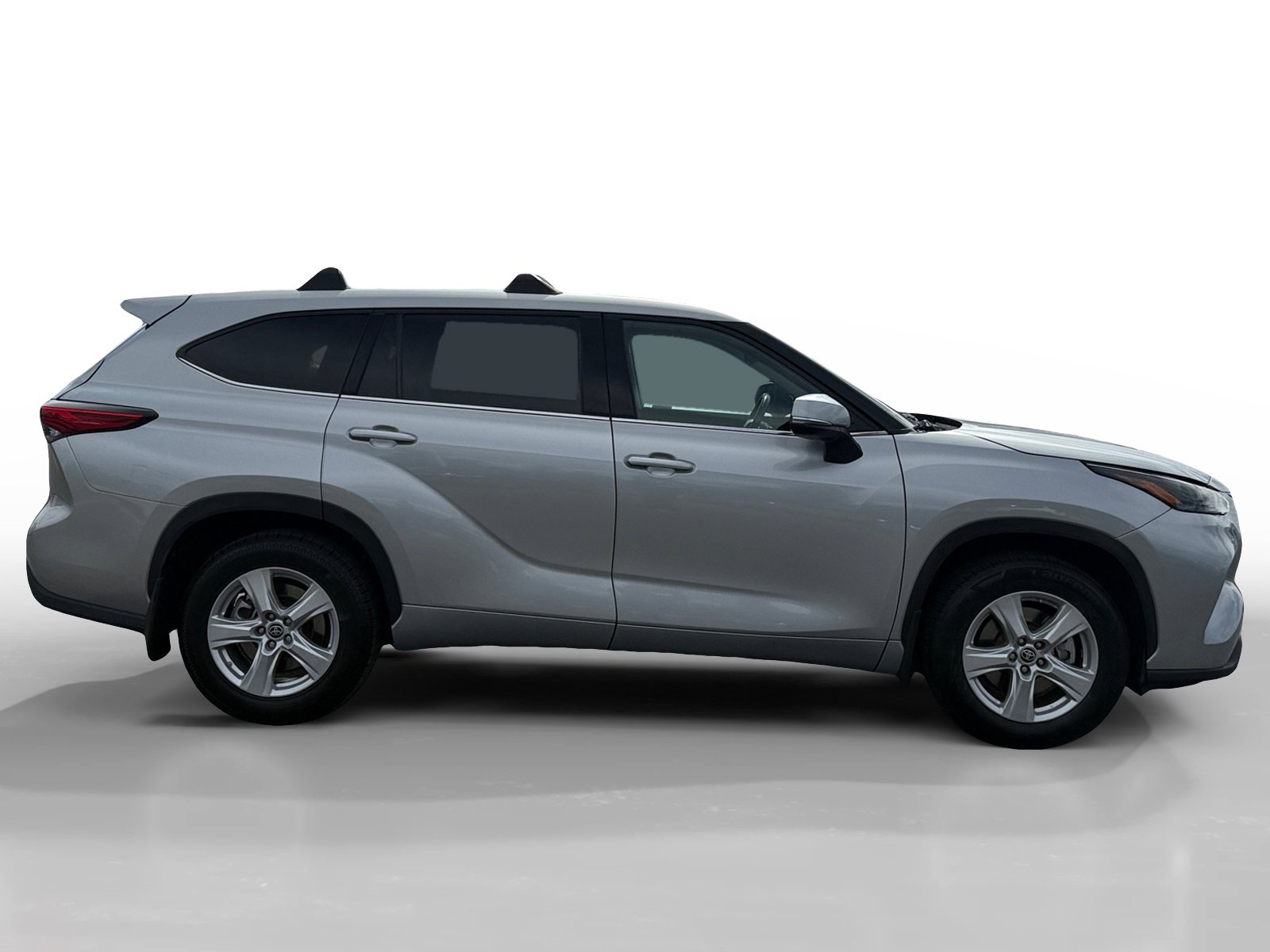 2022 Toyota Highlander LE photo 5