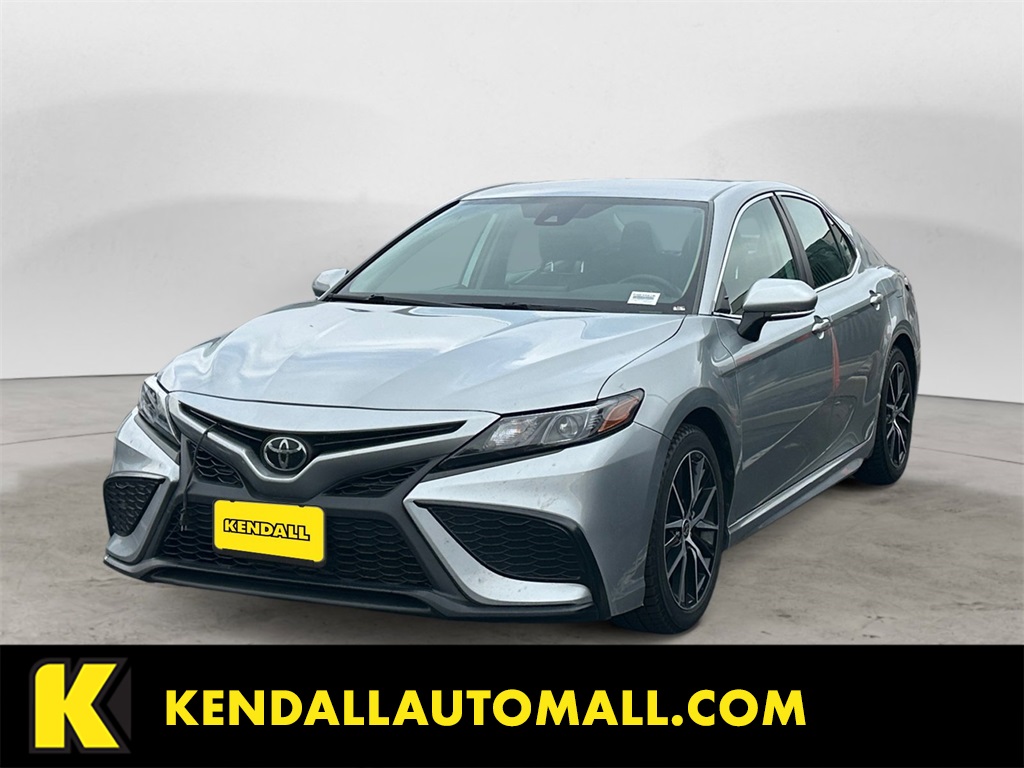 2021 Toyota Camry SE's photo