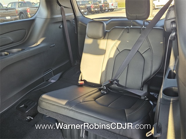 2026 Chrysler Pacifica photo 9