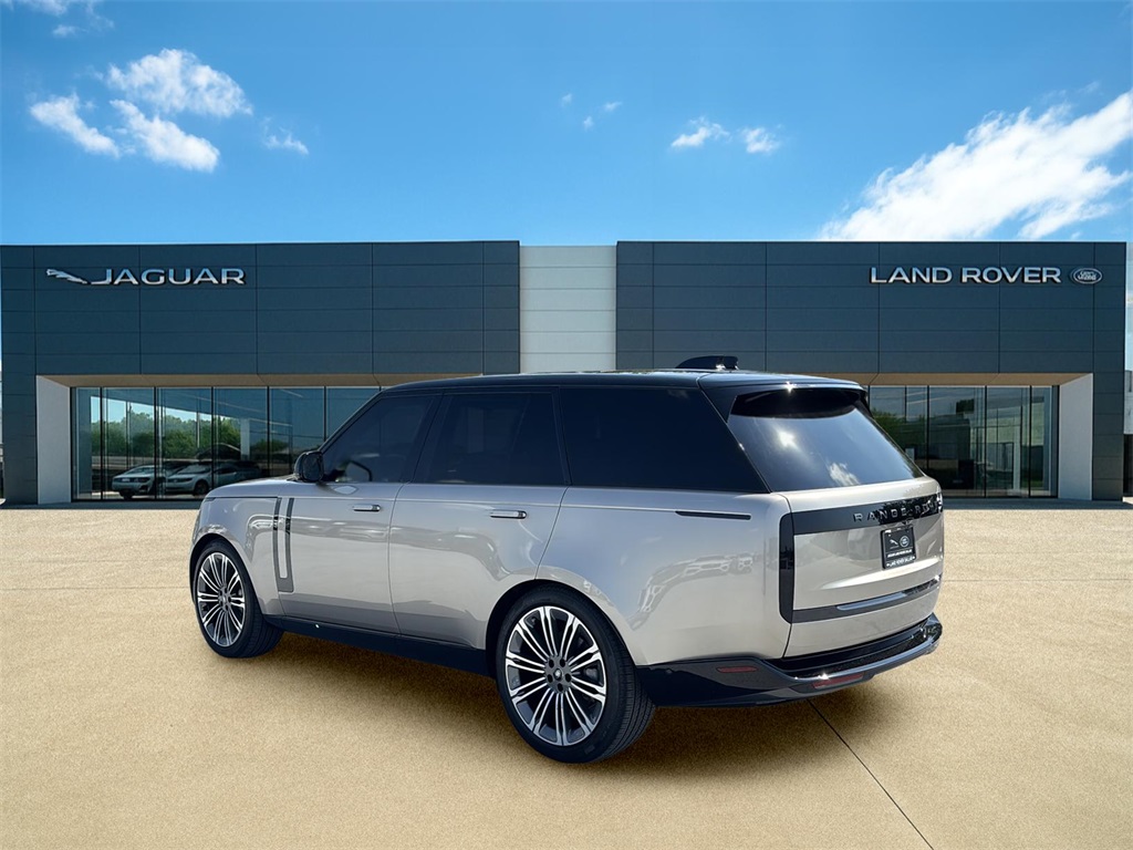 2025 Land Rover Range Rover SE photo 3