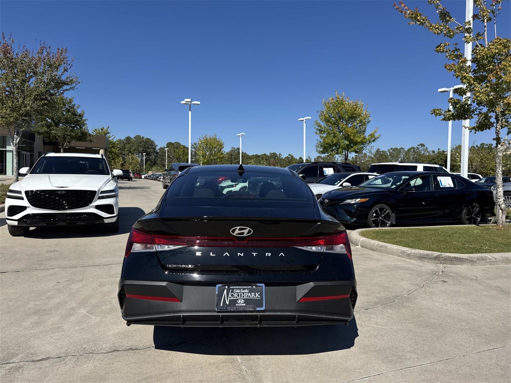 2026 Hyundai Elantra SEL Sport photo 4