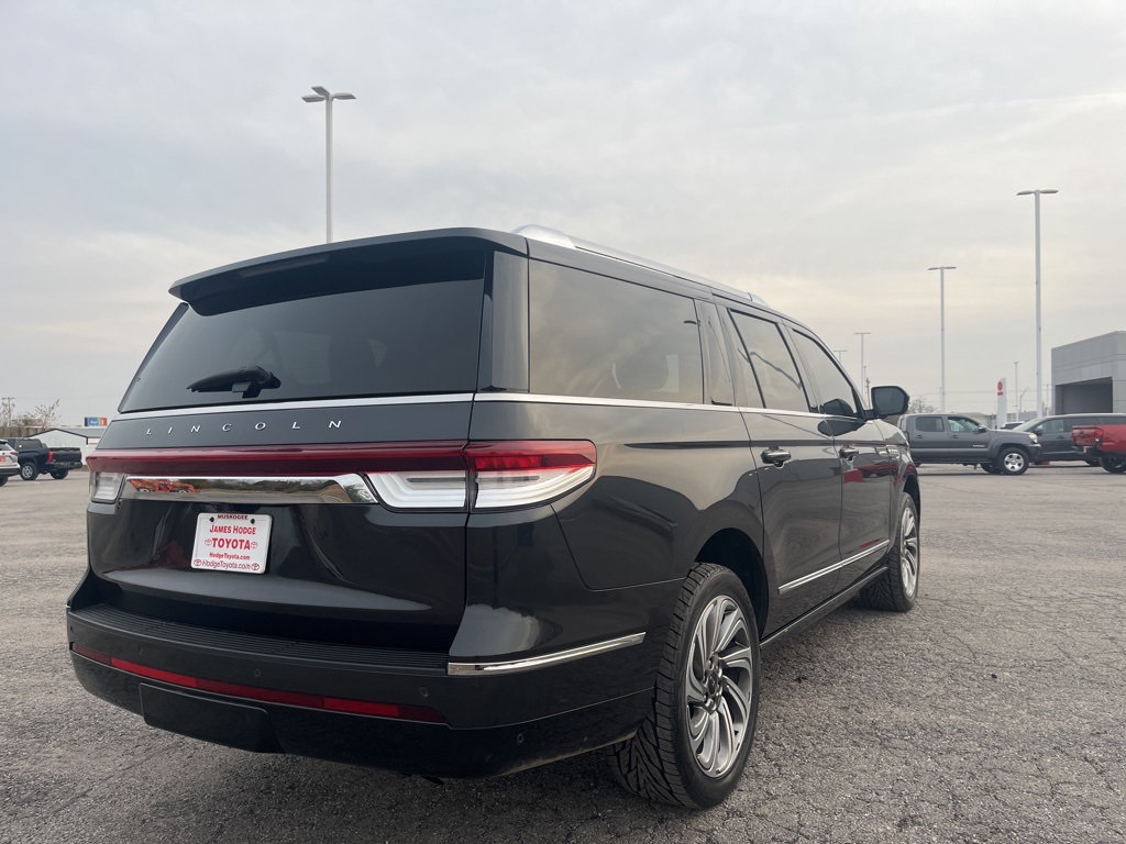 2024 Lincoln Navigator L Premiere photo 2