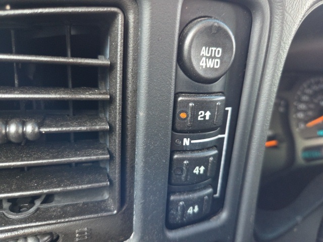2005 Chevrolet Tahoe LT photo 22