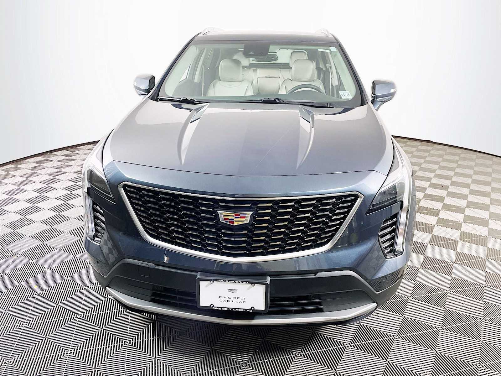 2021 Cadillac XT4 Premium Luxury photo 2