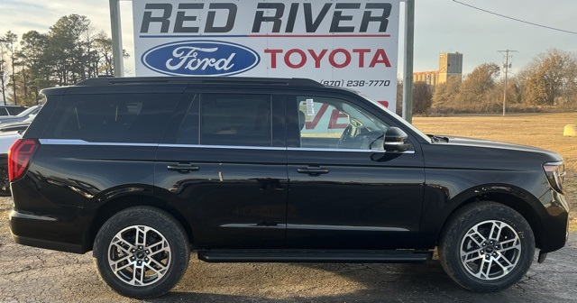 2025 Ford Expedition Active's photo