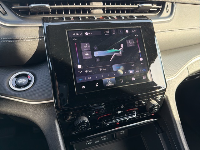 2025 Jeep Grand Cherokee Altitude photo 13