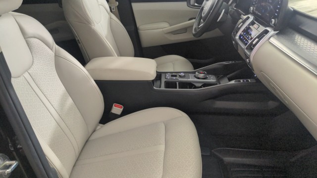 Used 2023 Aurora Black Kia EX image 31