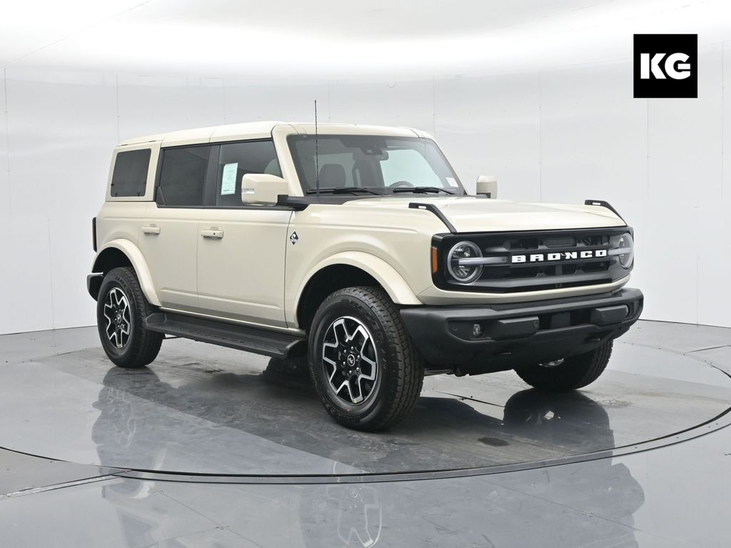 2025 Ford Bronco 4-Door Outer Banks's photo