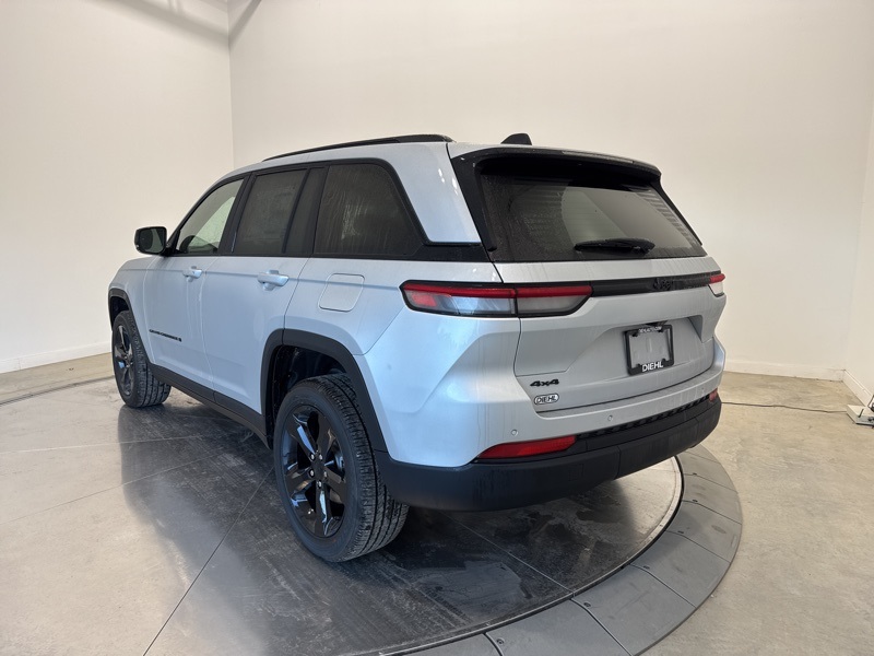 2025 Jeep Grand Cherokee Altitude Laredo X photo 3