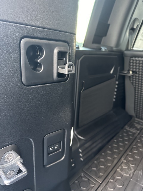 2024 Land Rover Defender 110 S photo 33