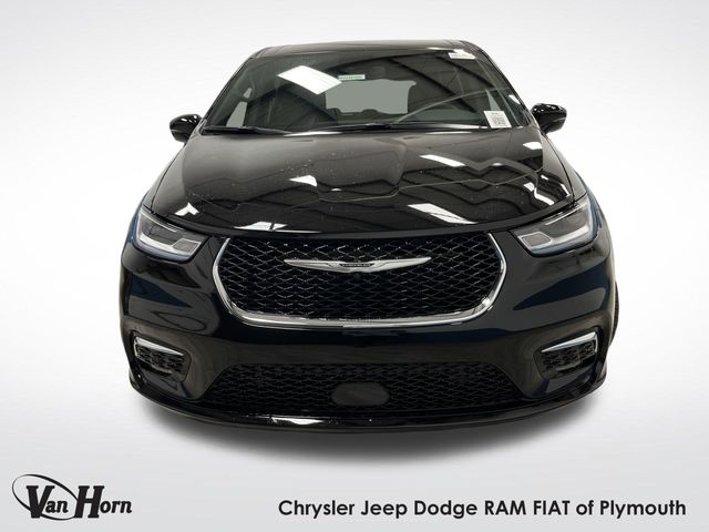 2025 Chrysler Pacifica photo 10