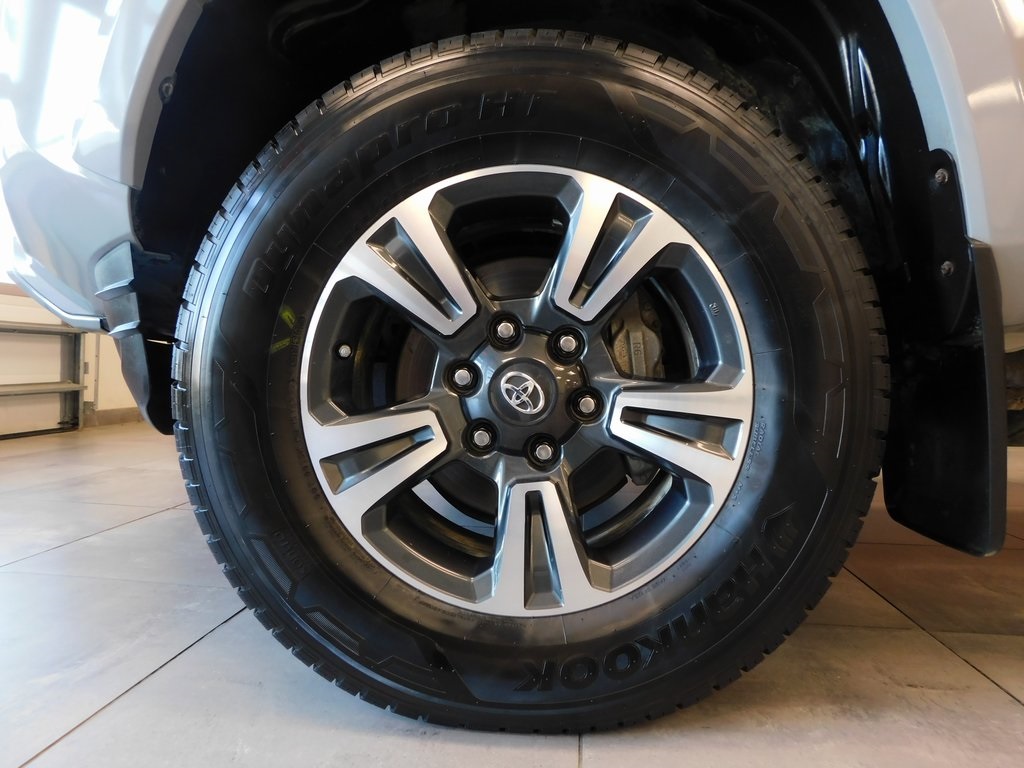 2018 Toyota Tacoma TRD Sport photo 12
