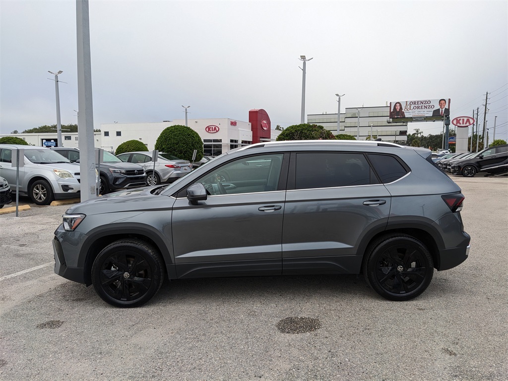 2025 Volkswagen Taos SE photo 2