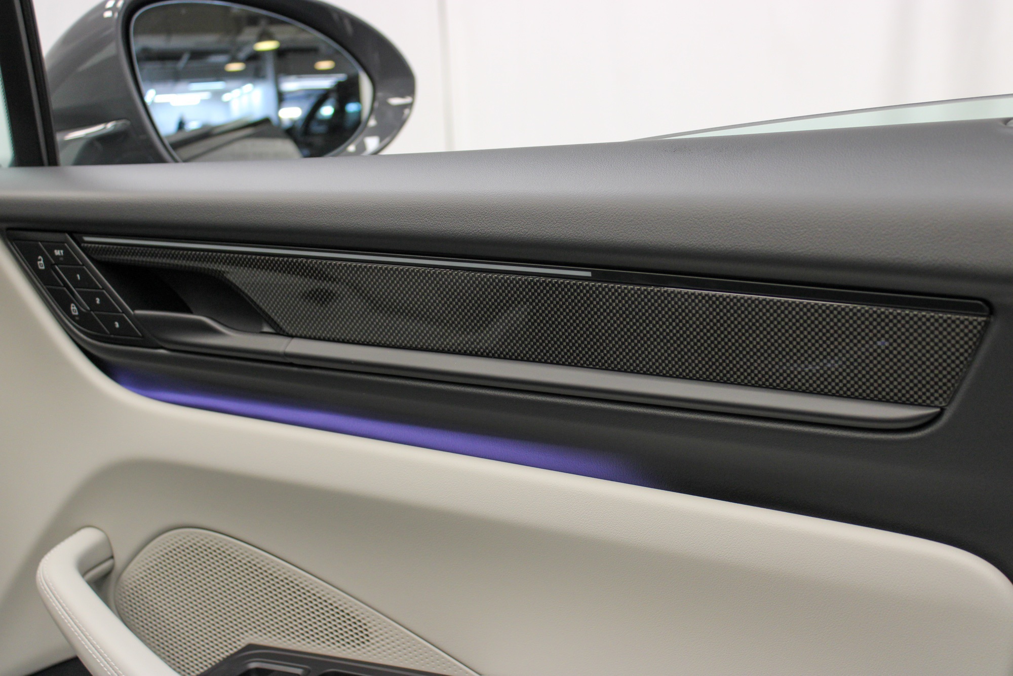 2025 Porsche Macan Electric Turbo photo 36