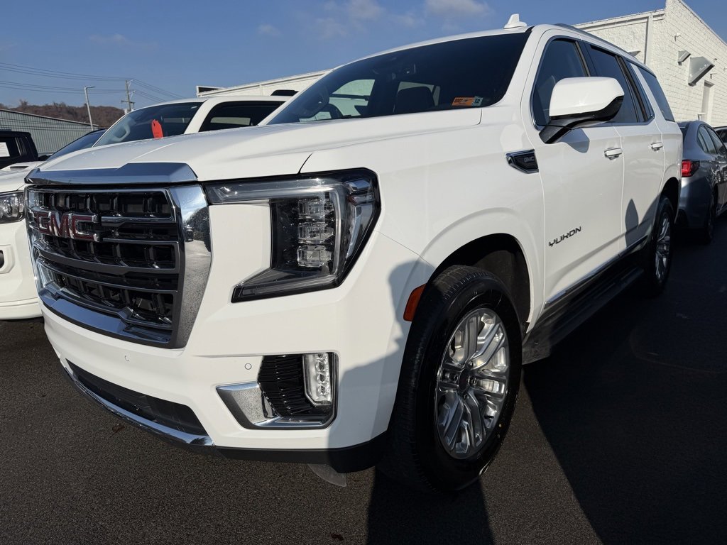 2024 GMC Yukon SLT's photo