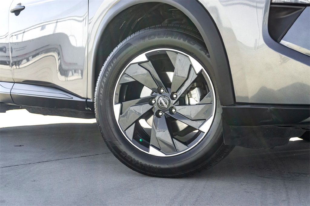 2024 Nissan Rogue SV photo 2