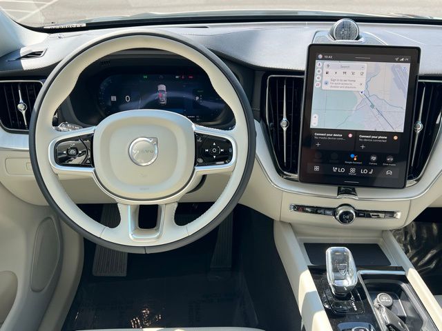 2026 Volvo XC60 Hybrid T8 photo 18