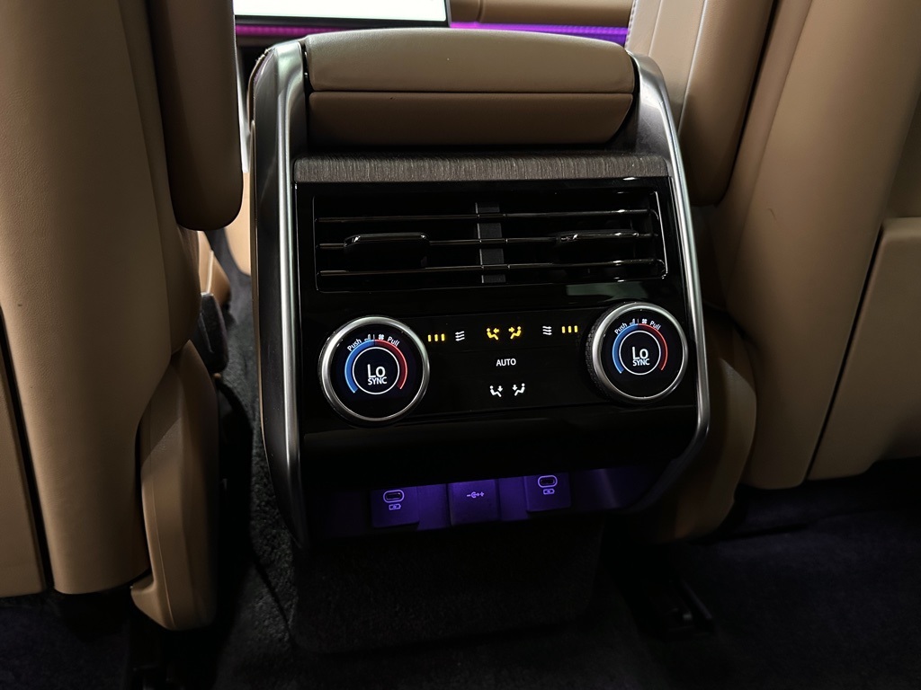 2023 Land Rover Range Rover SE photo 36