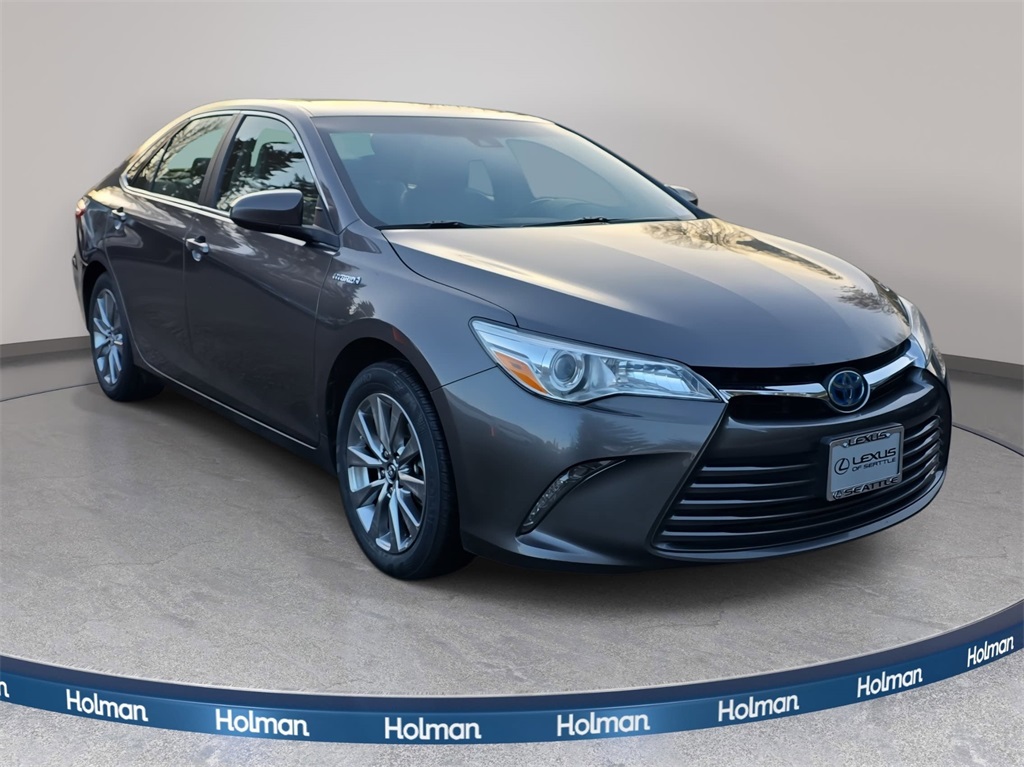 2017 Toyota Camry Hybrid XLE photo 3