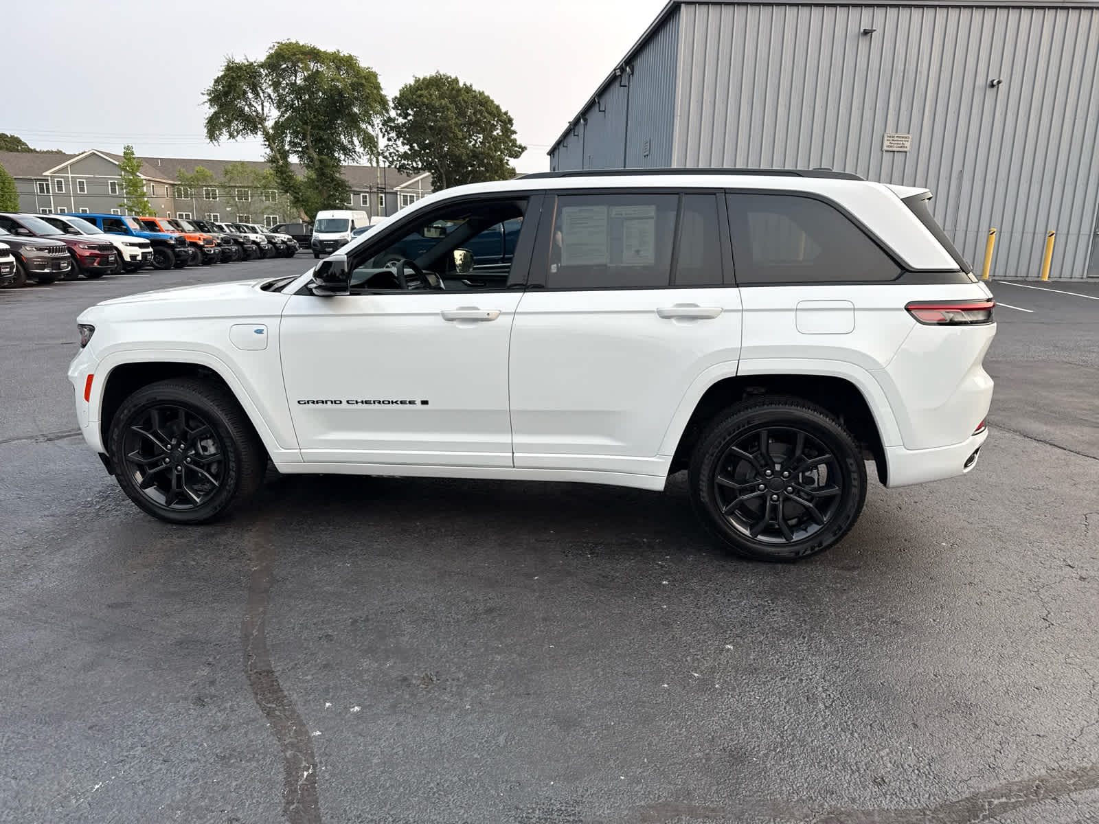 2024 Jeep Cherokee 80th Anniversary Edition photo 4