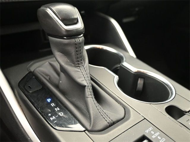 2020 Toyota Highlander LE photo 8