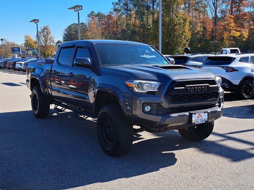2017 Toyota Tacoma TRD Sport photo 4
