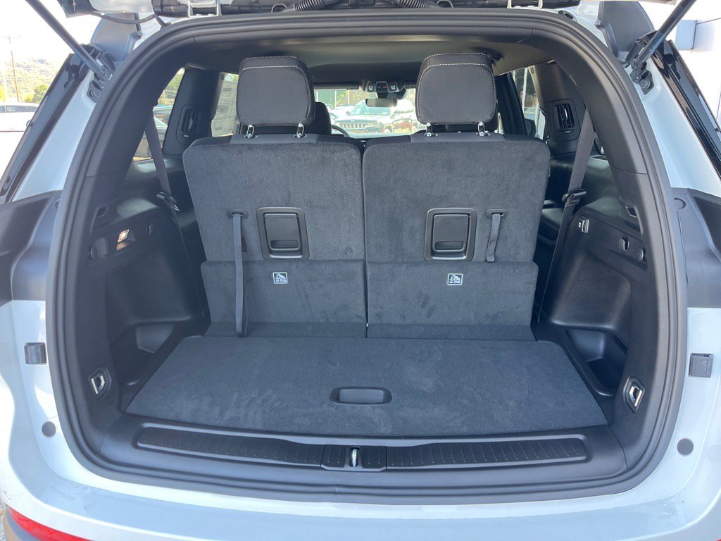 2025 Jeep Grand Cherokee Laredo Altitude photo 12