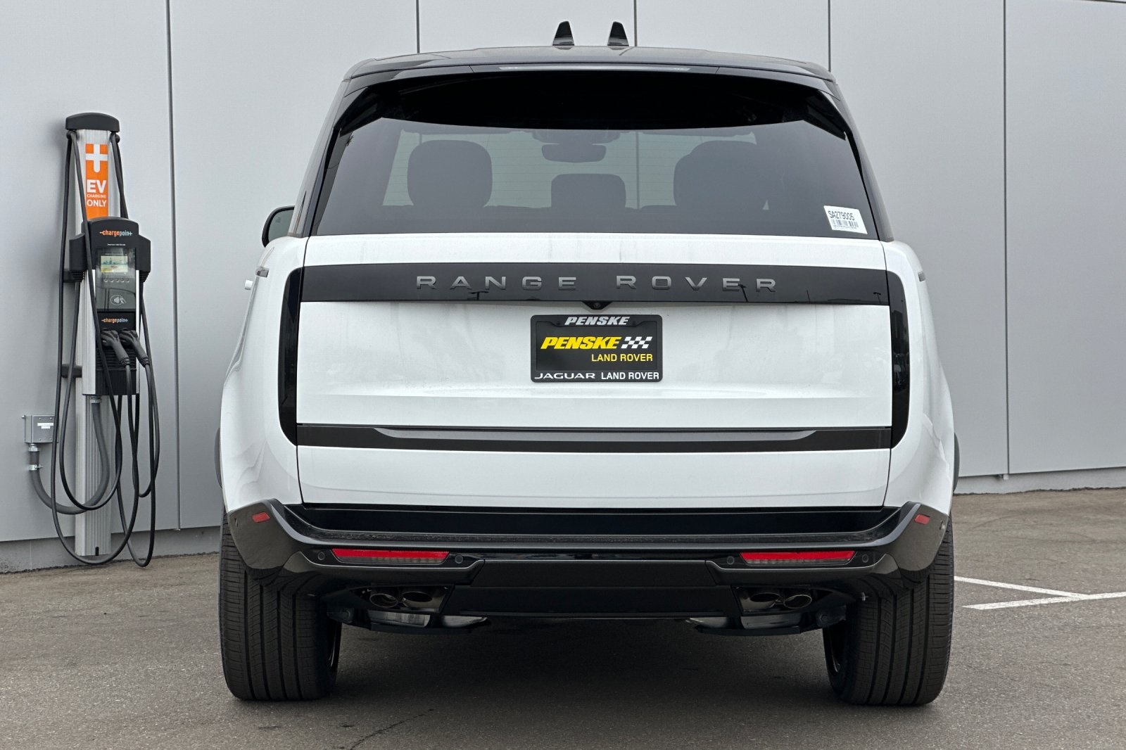 2025 Land Rover Range Rover SE photo 4