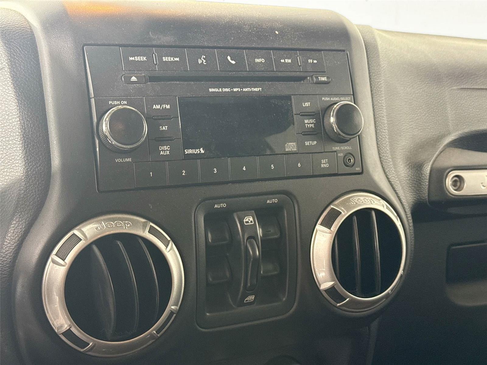 2015 Jeep Wrangler Unlimited Freedom photo 12