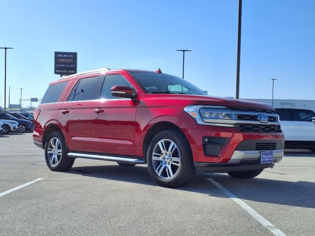 2022 Ford Expedition XLT's photo