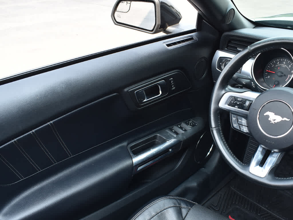 2020 Ford Mustang EcoBoost Premium photo 14