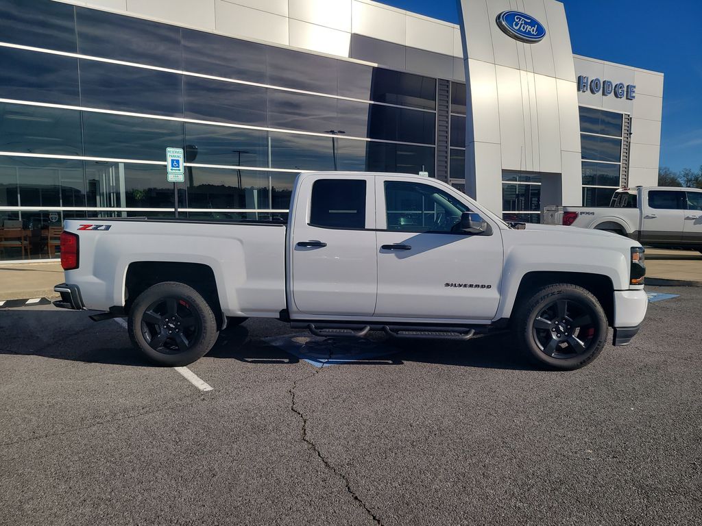 Used 2018 Chevrolet Silverado 1500 LT with VIN 1GCVKREC4JZ360702 for sale in Little Rock
