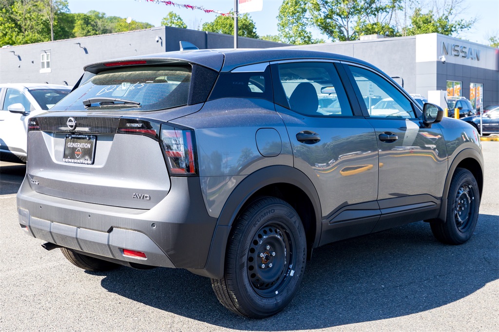 2025 Nissan Kicks S photo 3