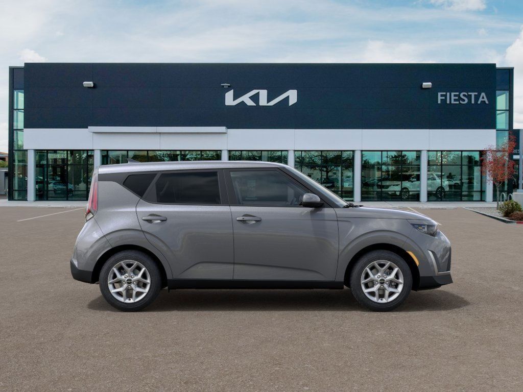 2025 Kia Soul S photo 3