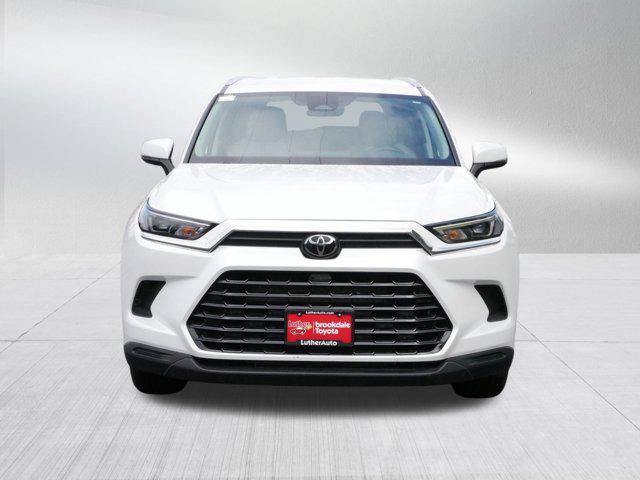 Certified 2025 Toyota Grand Highlander XLE with VIN 5TDAAAB5XSS081377 for sale in Brooklyn Center, Minnesota