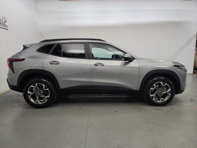 2024 Chevrolet Trax LT photo 8