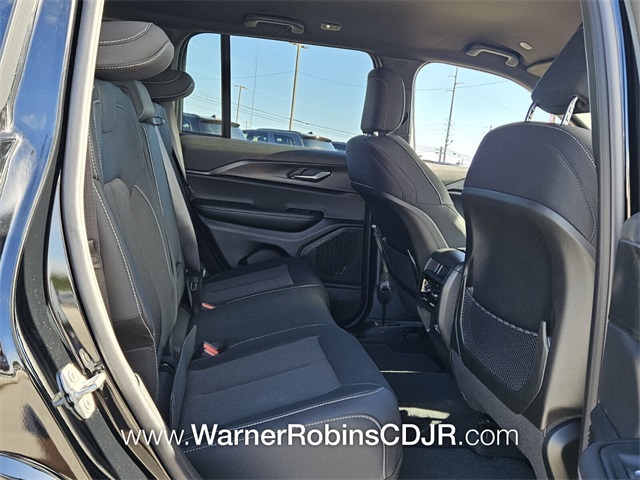 2025 Jeep Grand Cherokee Laredo photo 14