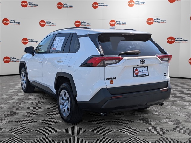 2021 Toyota RAV4 LE photo 5